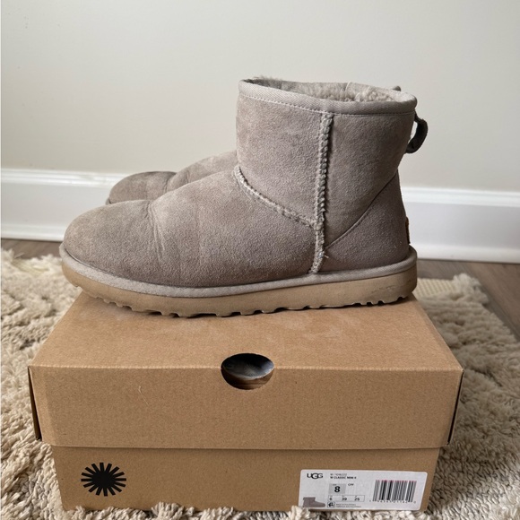UGG Gray Campfire Fleece Lined Boots - Picture 5 of 10